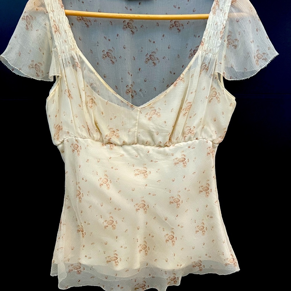 🔅Elie Tahari silk blouse. Super delicate 🔅